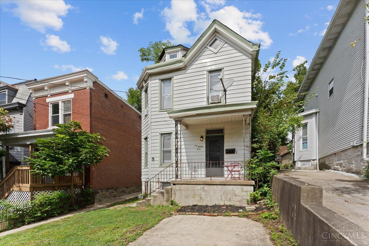 620 Riddle Road, Cincinnati, OH 45220 — photo 2