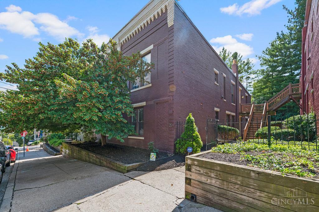 991 Paradrome Street — photo