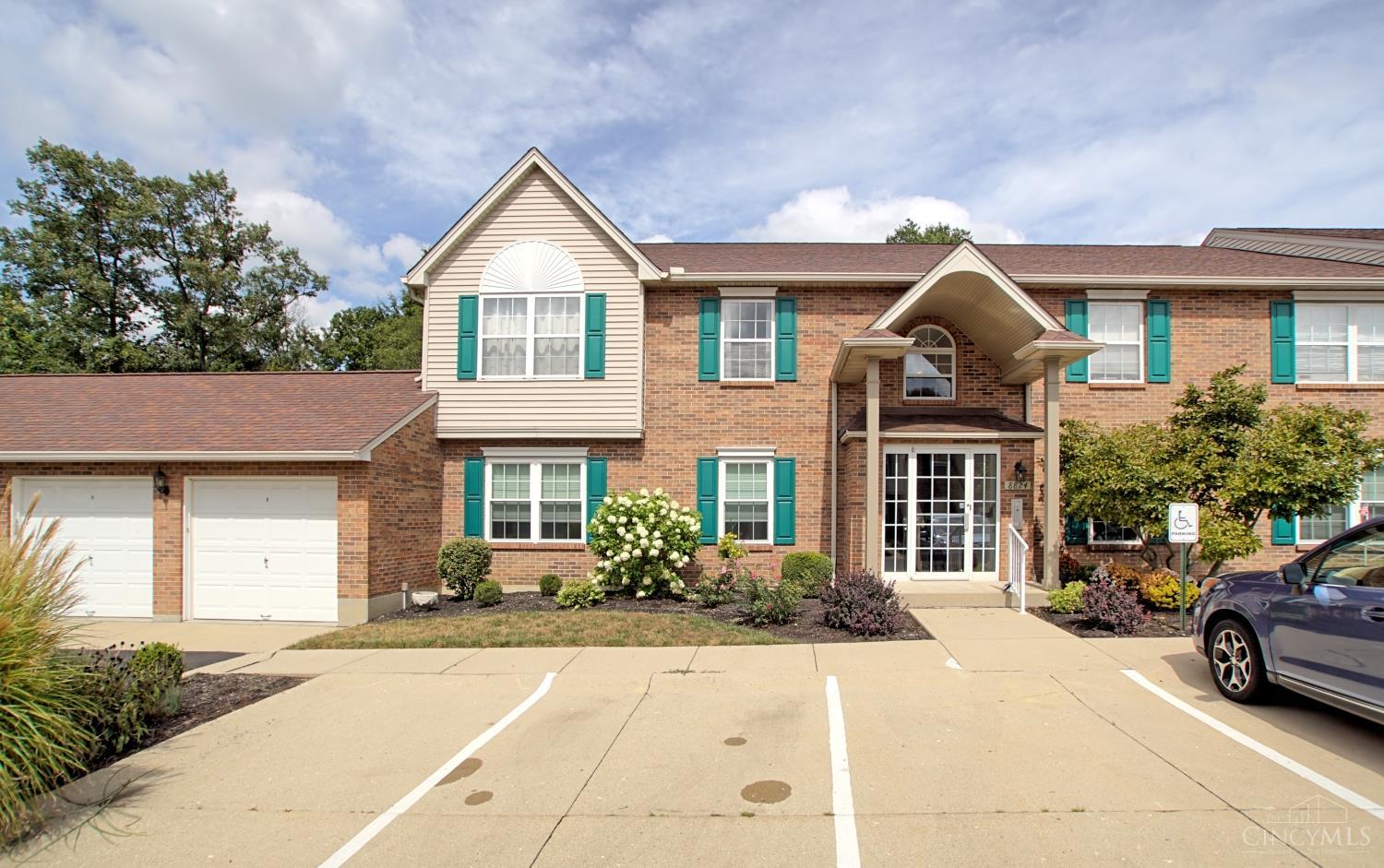 8824 Carrousel Park — photo