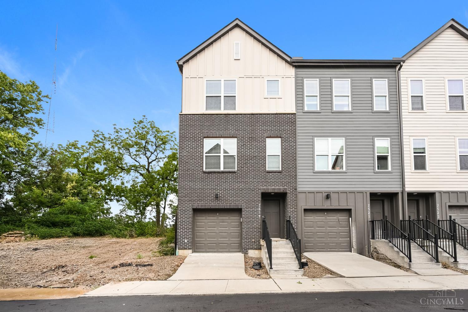 2523 DIX Street — photo