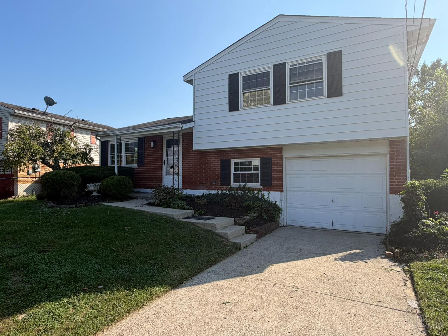 2737 Leota Lane — photo