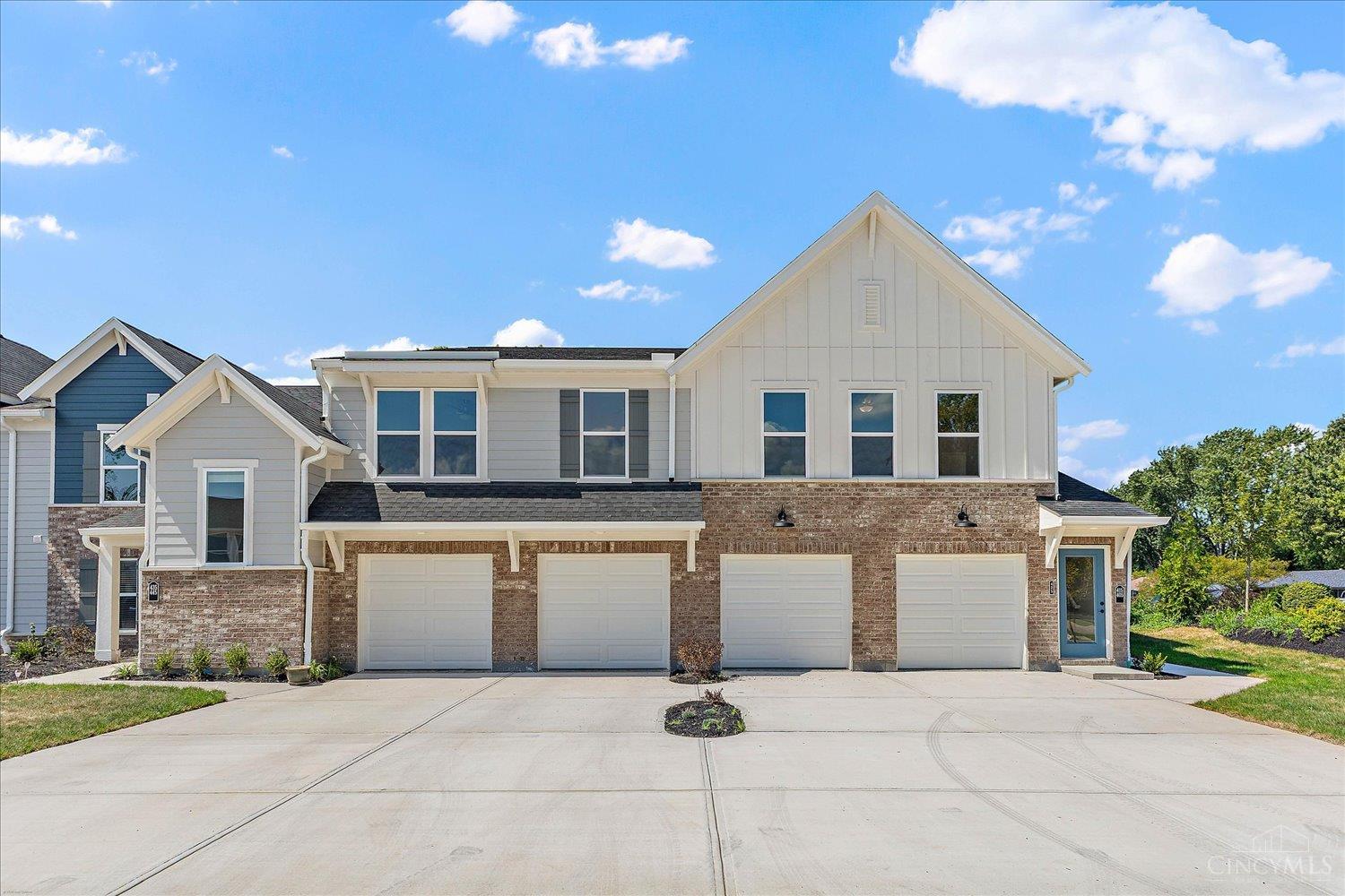 425 Pilot Point — photo