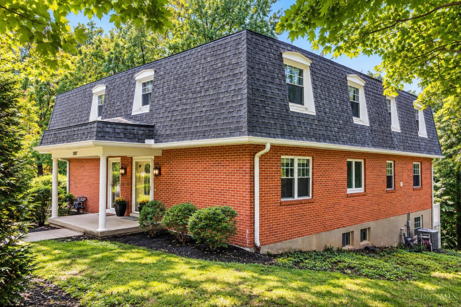 1207 Isis — photo