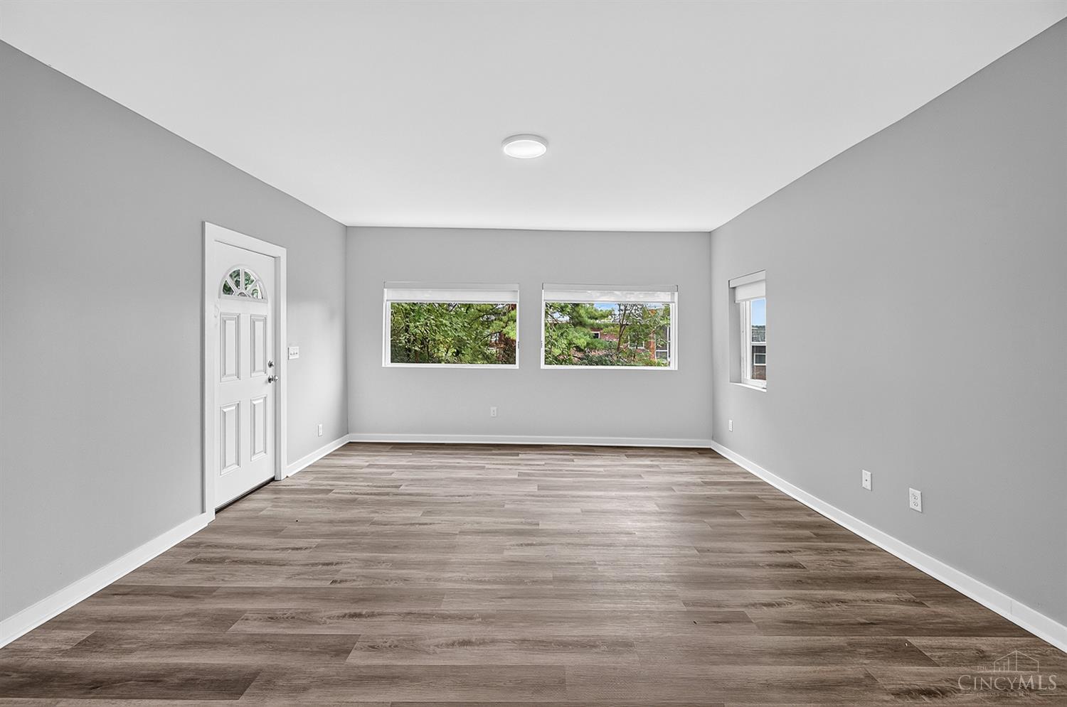 418 Torrence Court, Cincinnati, OH 45202 — photo 2