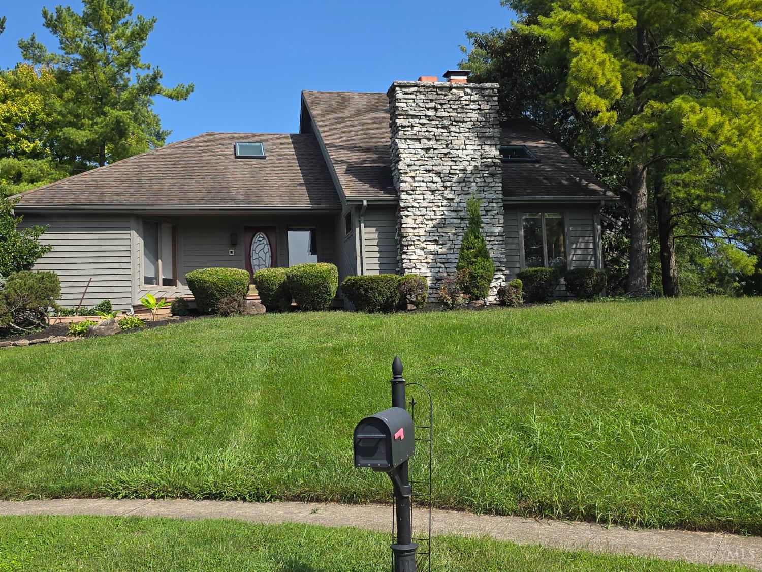 1760 Gloucester Drive — photo