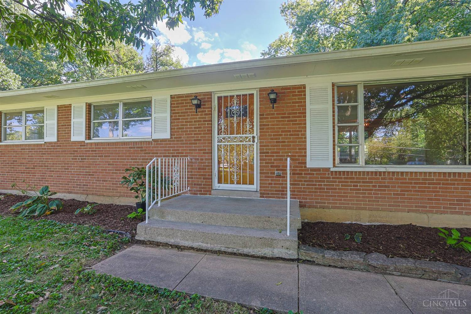 543 Compton Road, Wyoming, OH 45231 — photo 3