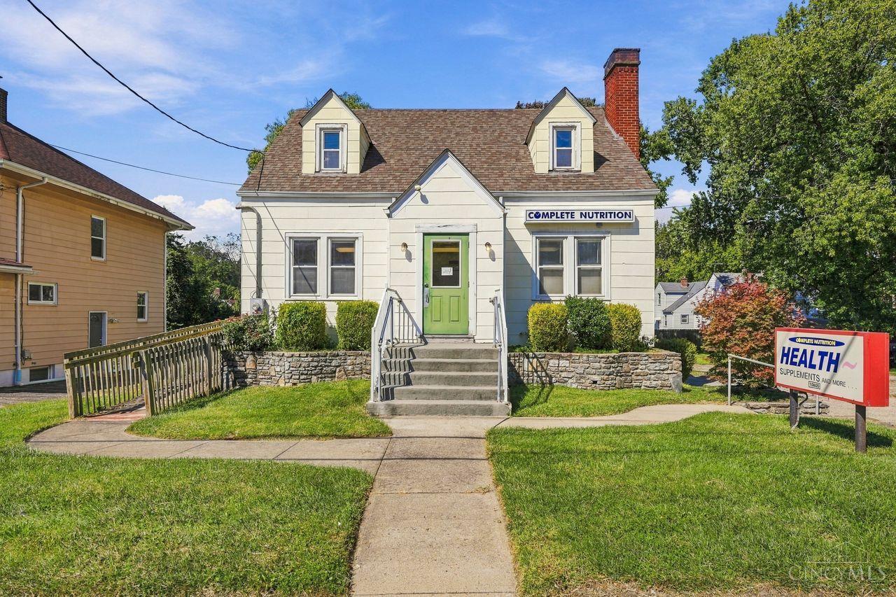 10895 Reading Road — photo
