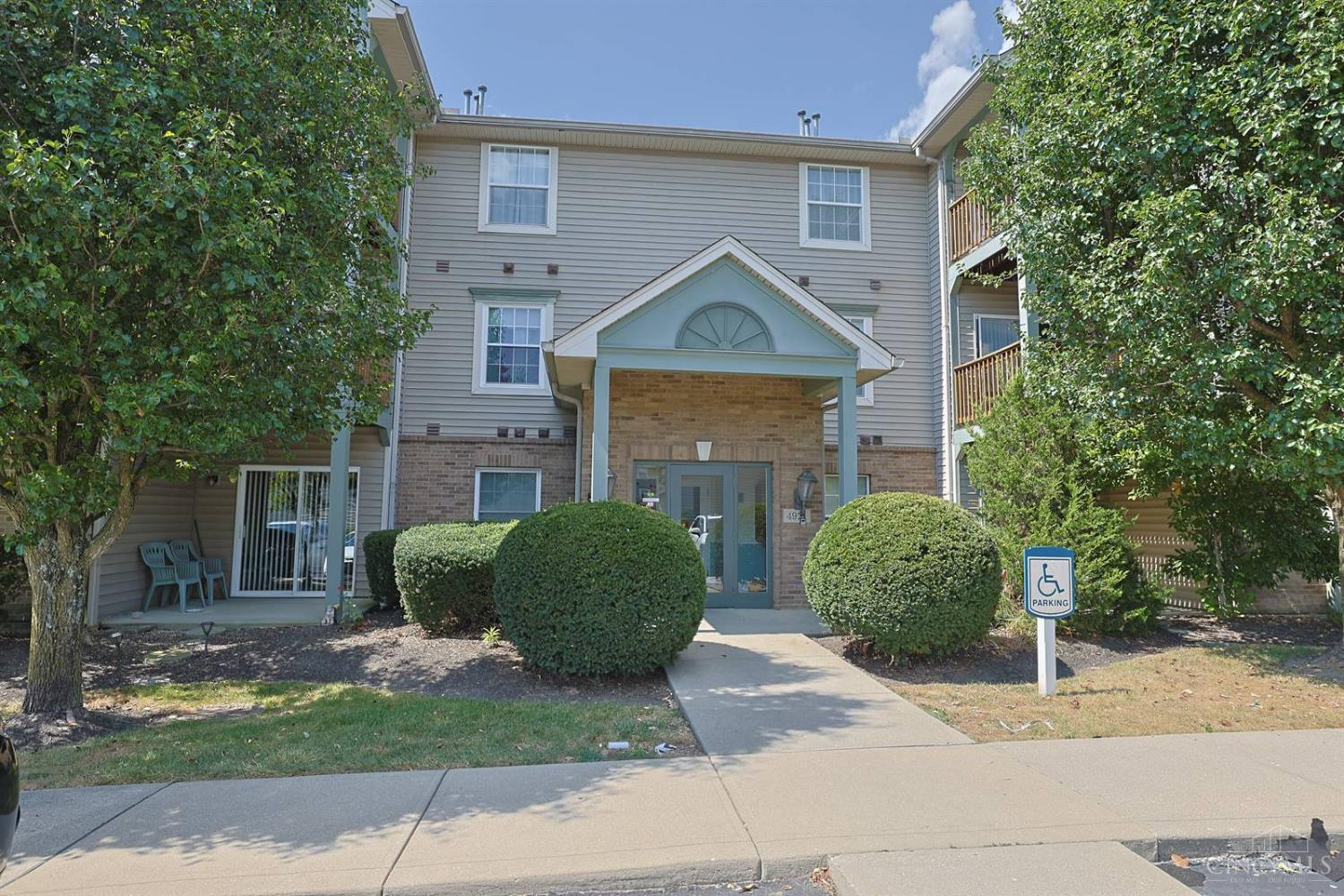 4921 N Arbor Woods Court — photo