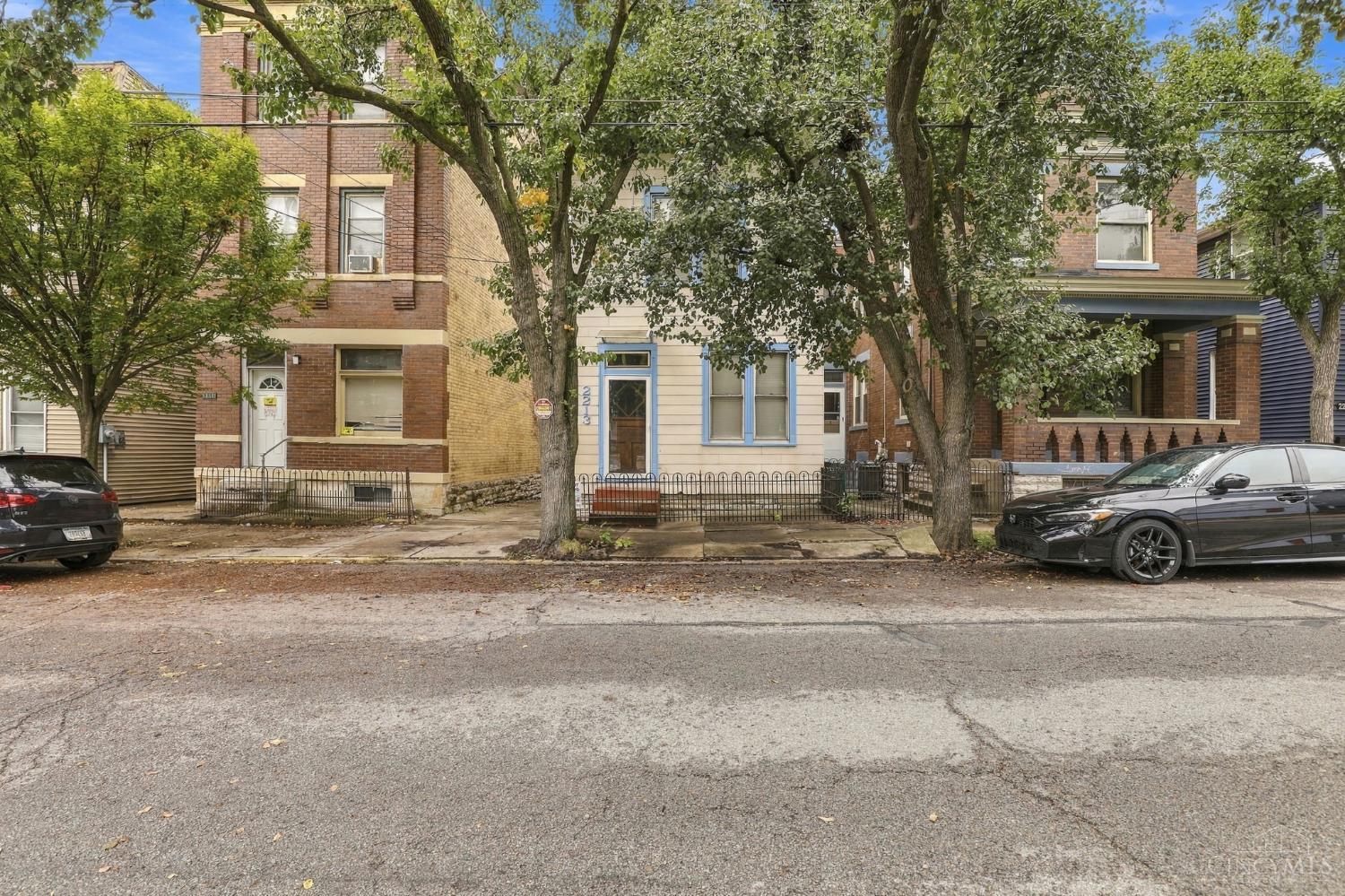2213 Victor Street — photo