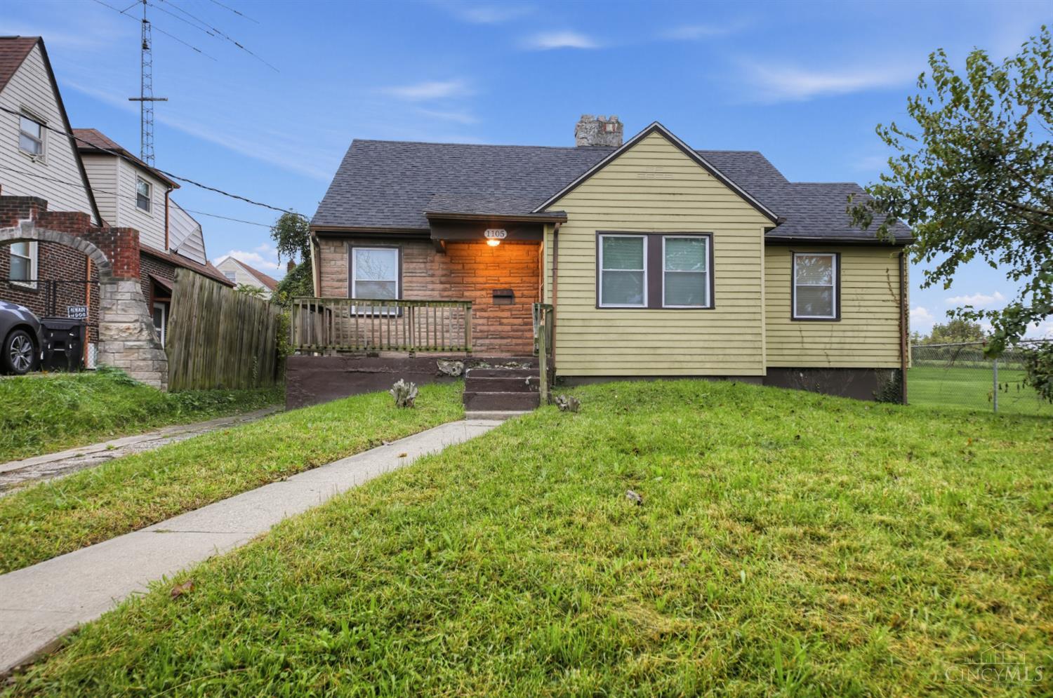 1105 Regent Avenue — photo
