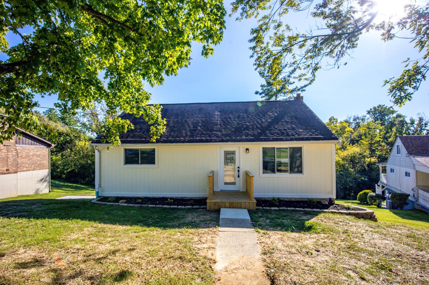 6435 Louese Lane — photo