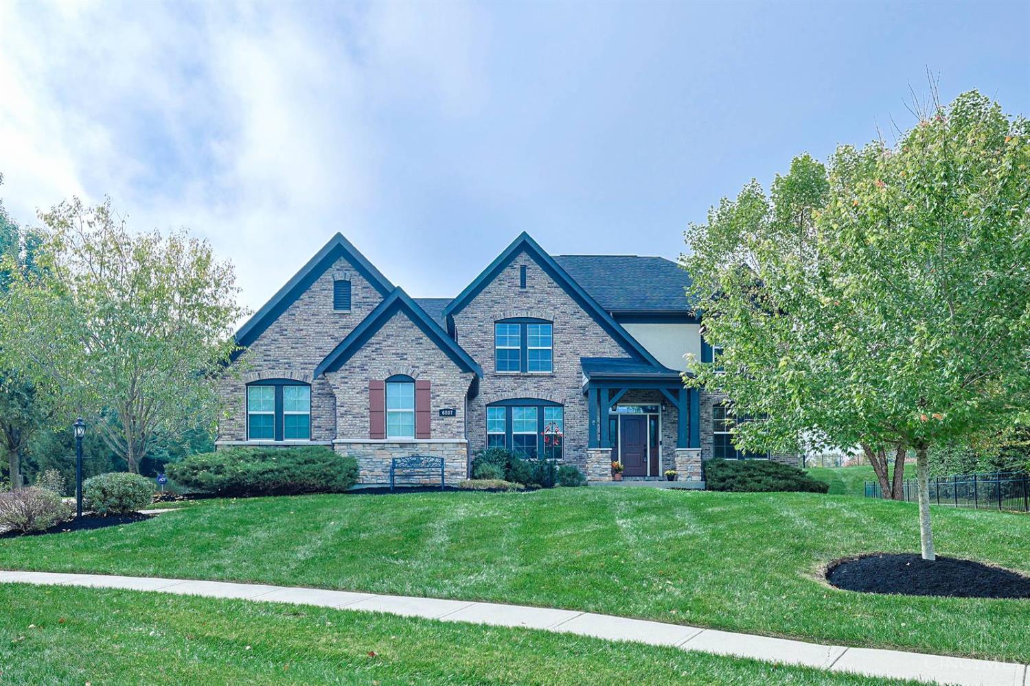6807 Trailview Close — photo