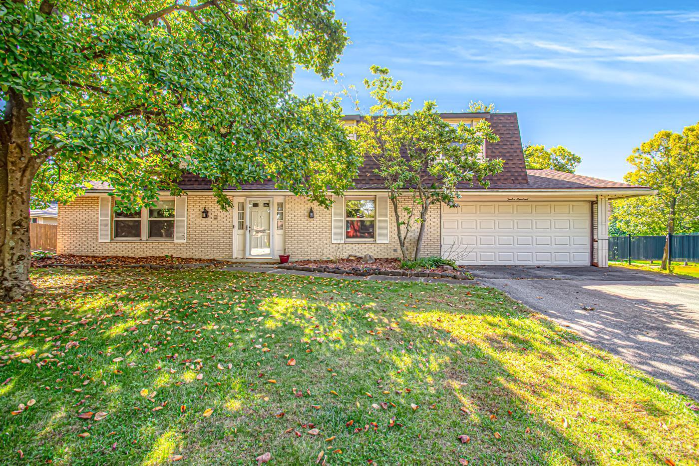 1200 Heathshire Drive — photo