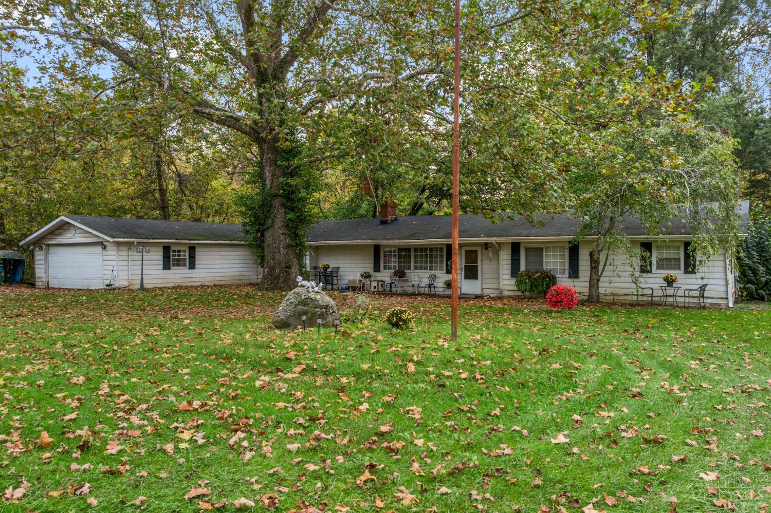 570 Apple Road — photo