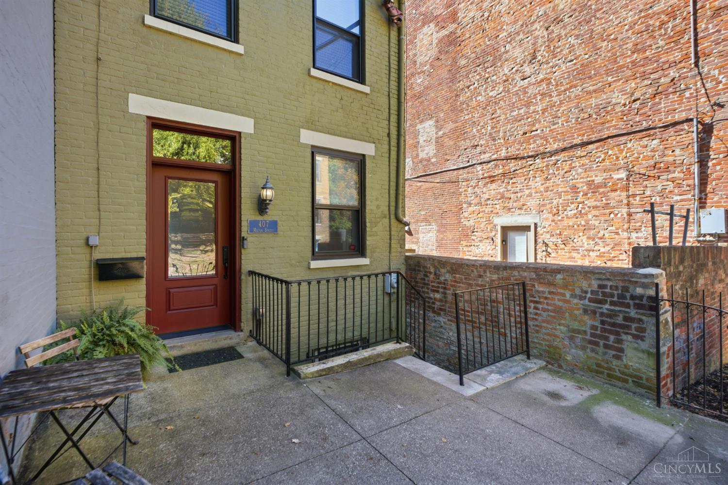 407 Milton, Cincinnati, OH 45202 — photo 3