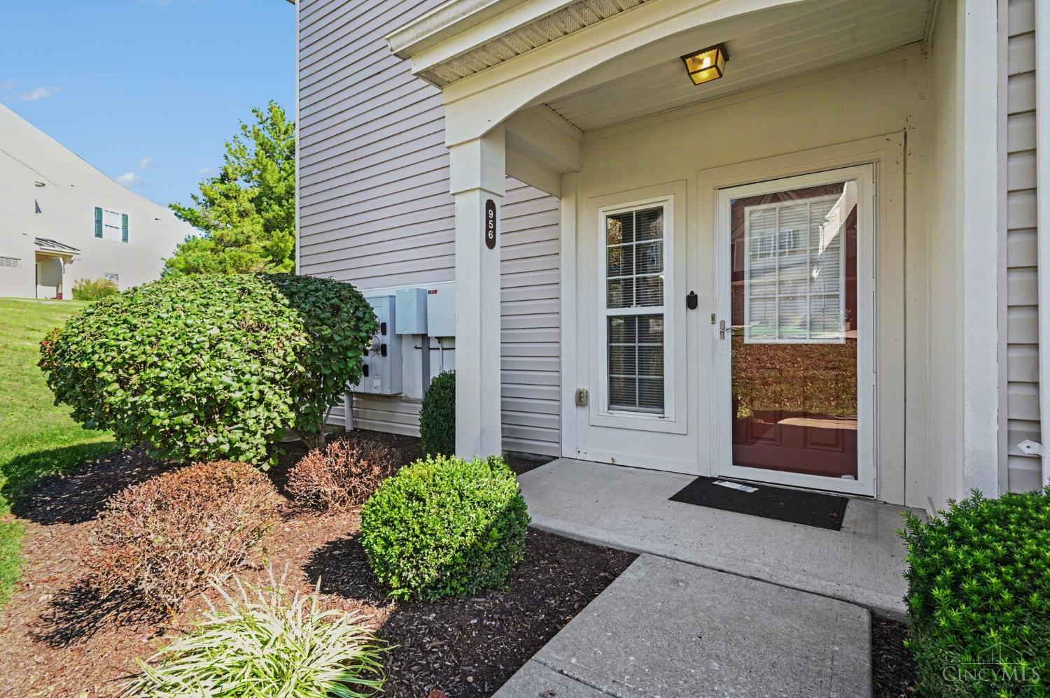 956 Crossing Pointe — photo