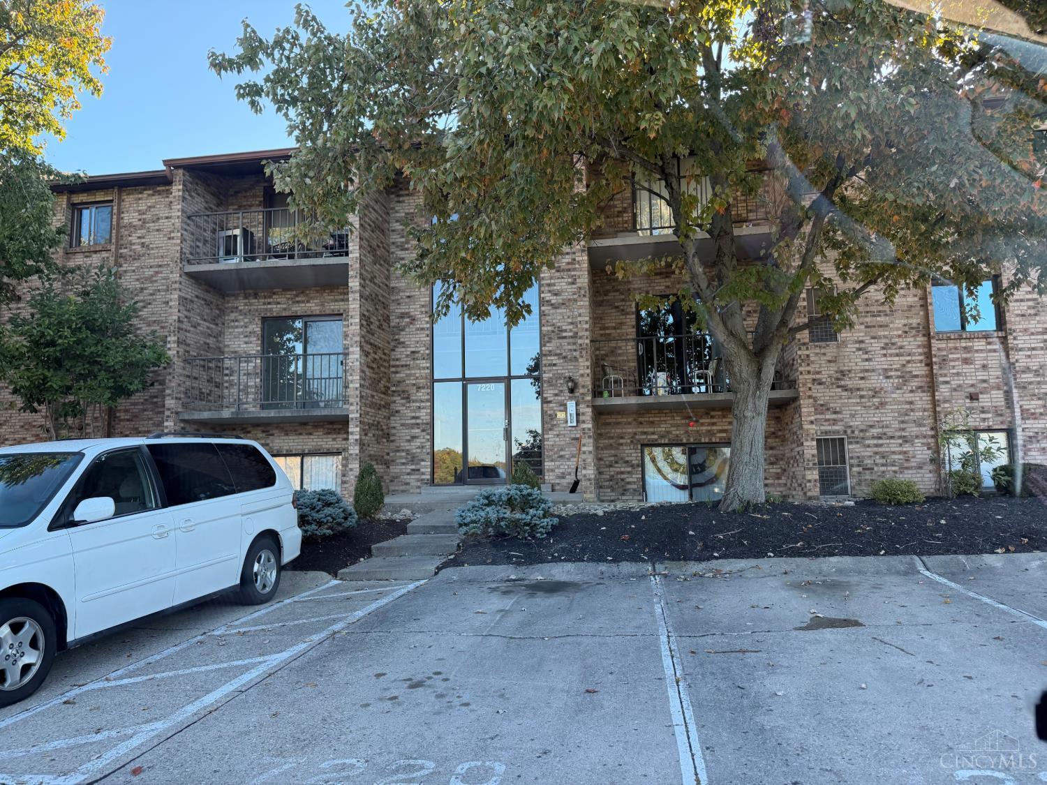 7220 Creekview Drive — photo
