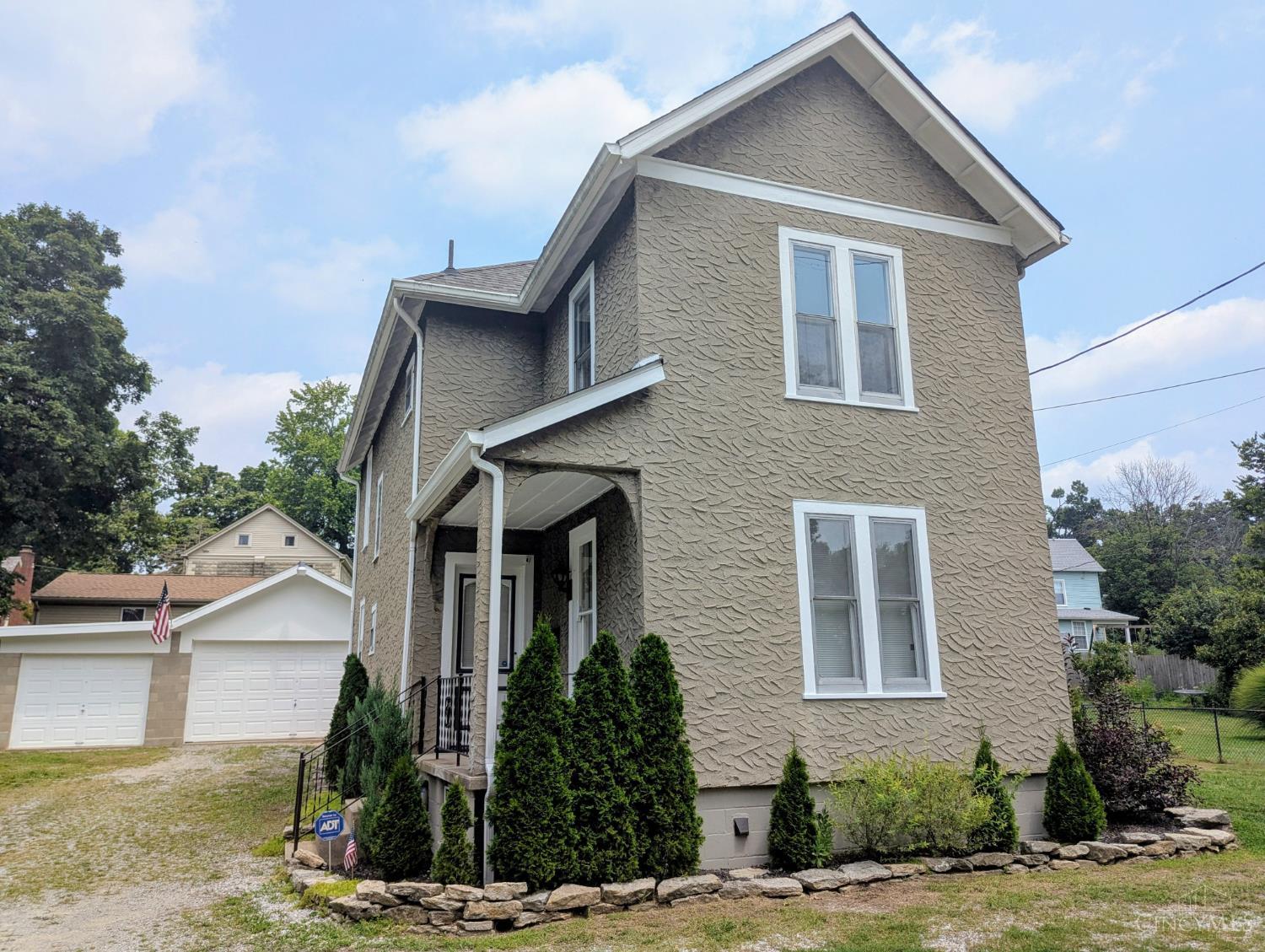 7160 River Road — photo