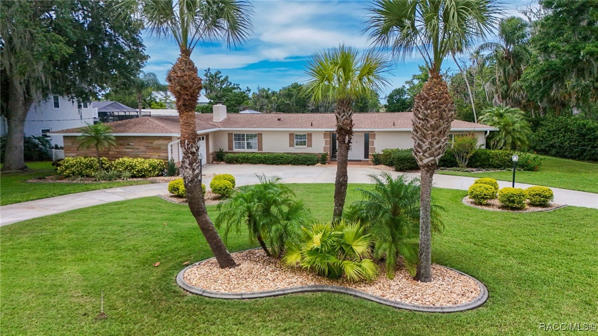 1202 SE Kings Bay Drive — photo