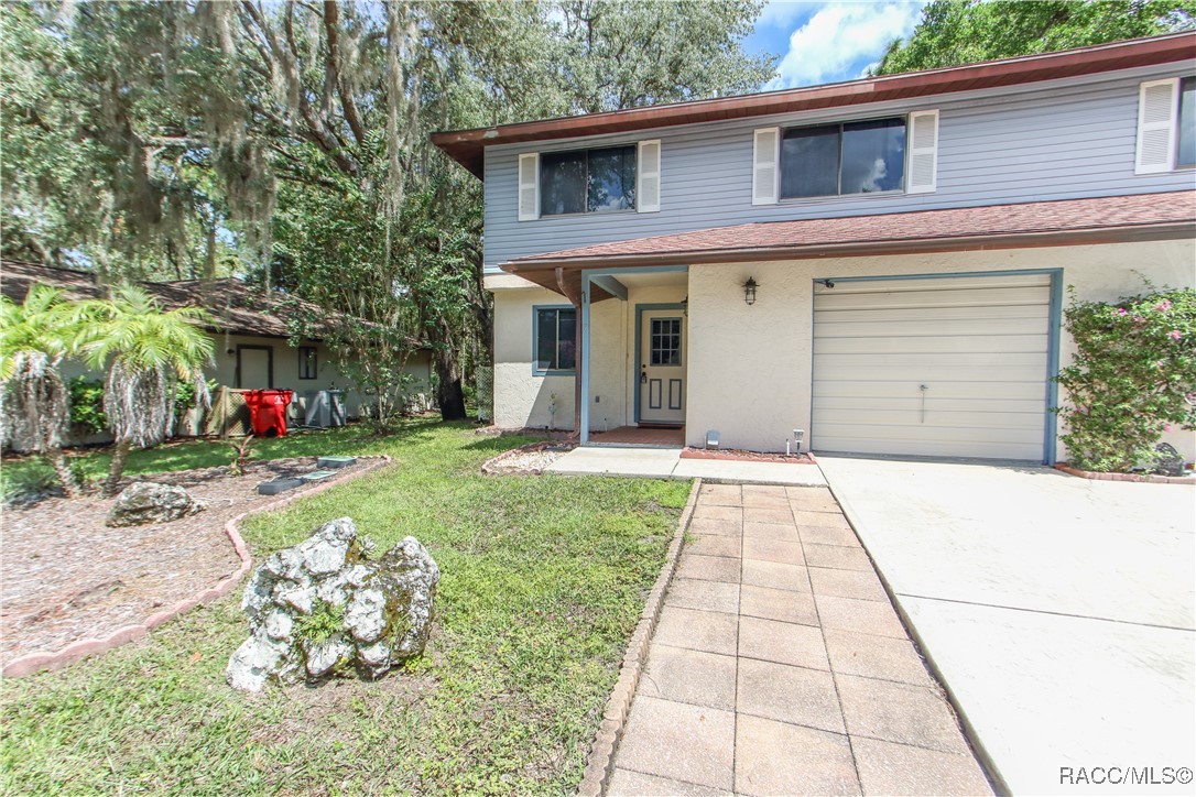 7 Moser Court N — photo