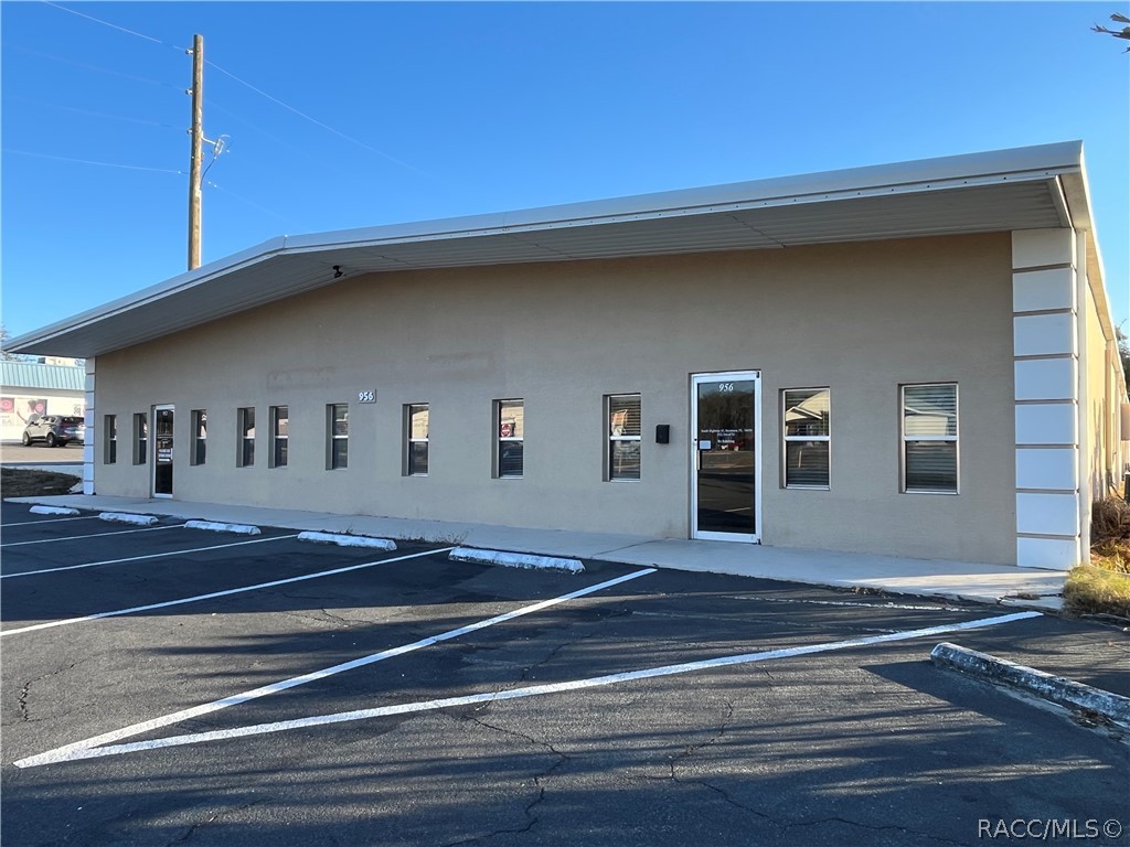 956 S US Highway 41 — photo