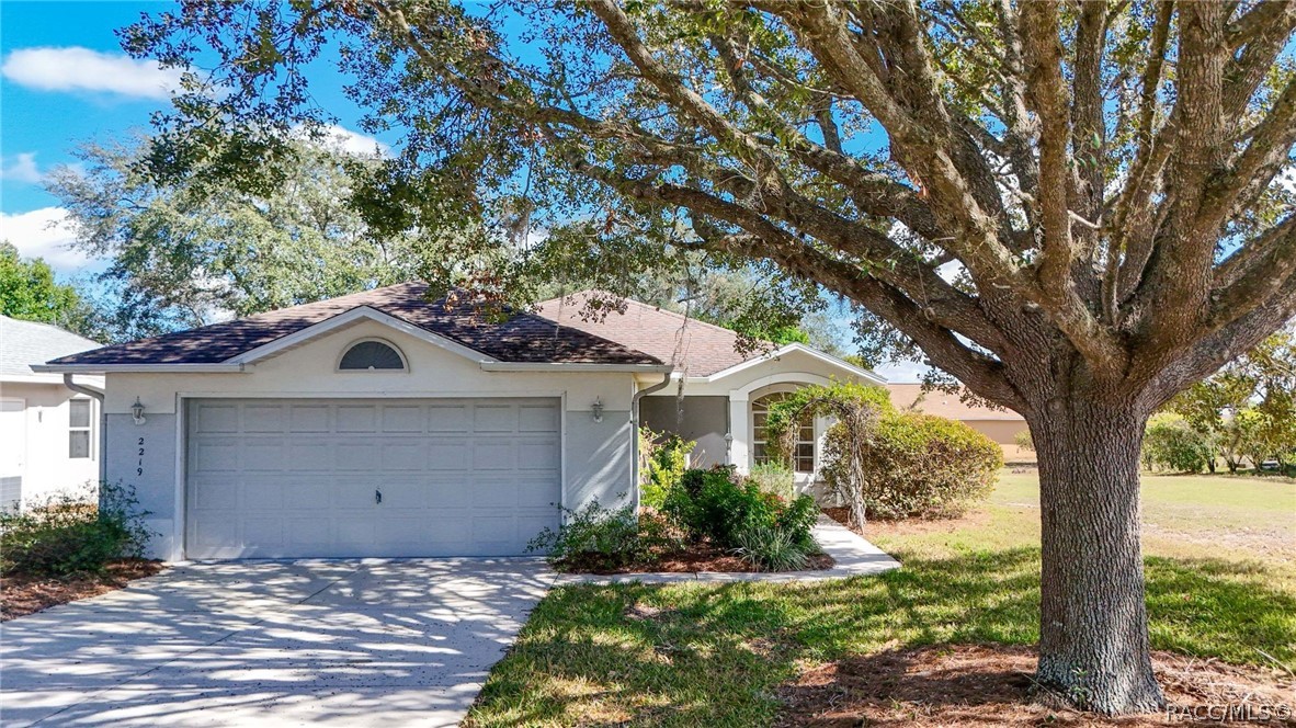 2219 N Brentwood Circle — photo