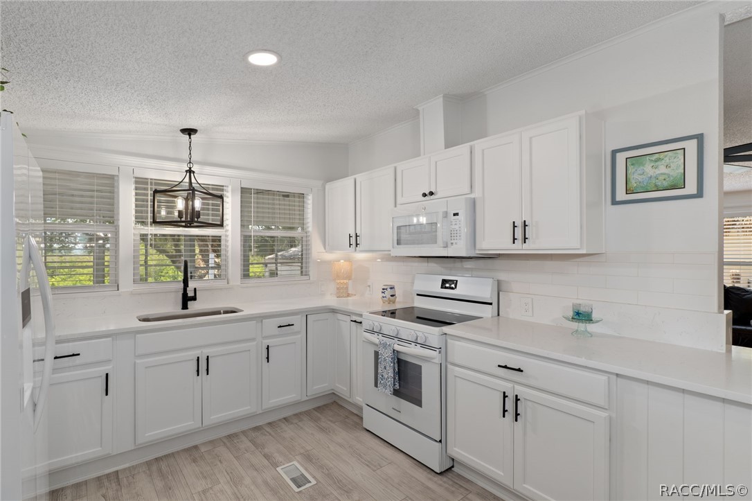4190 E Lake Park Drive — photo