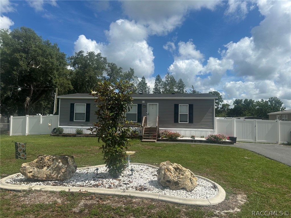 7203 W Brady Lane — photo