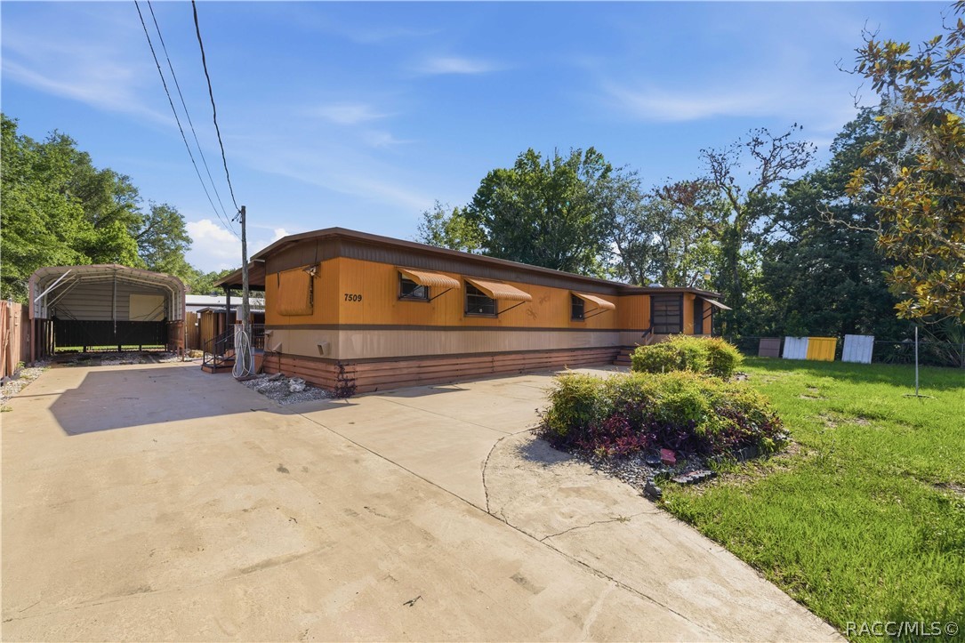 7509 W Merry Lane — photo