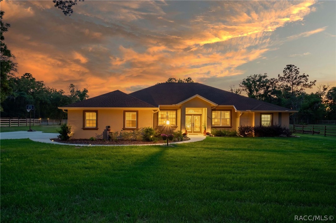 2402 N Stampede Drive — photo