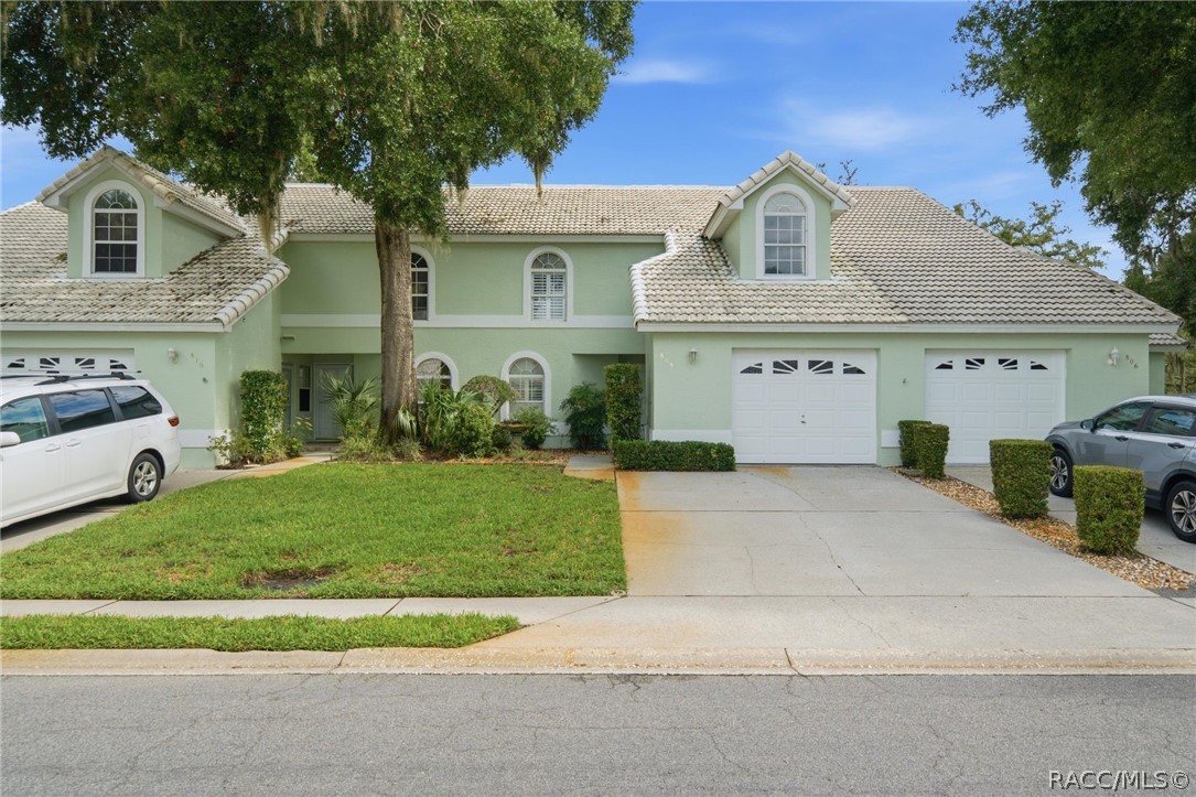 808 Lanark Court — photo