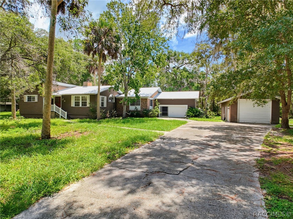 11 Patricia Road — photo