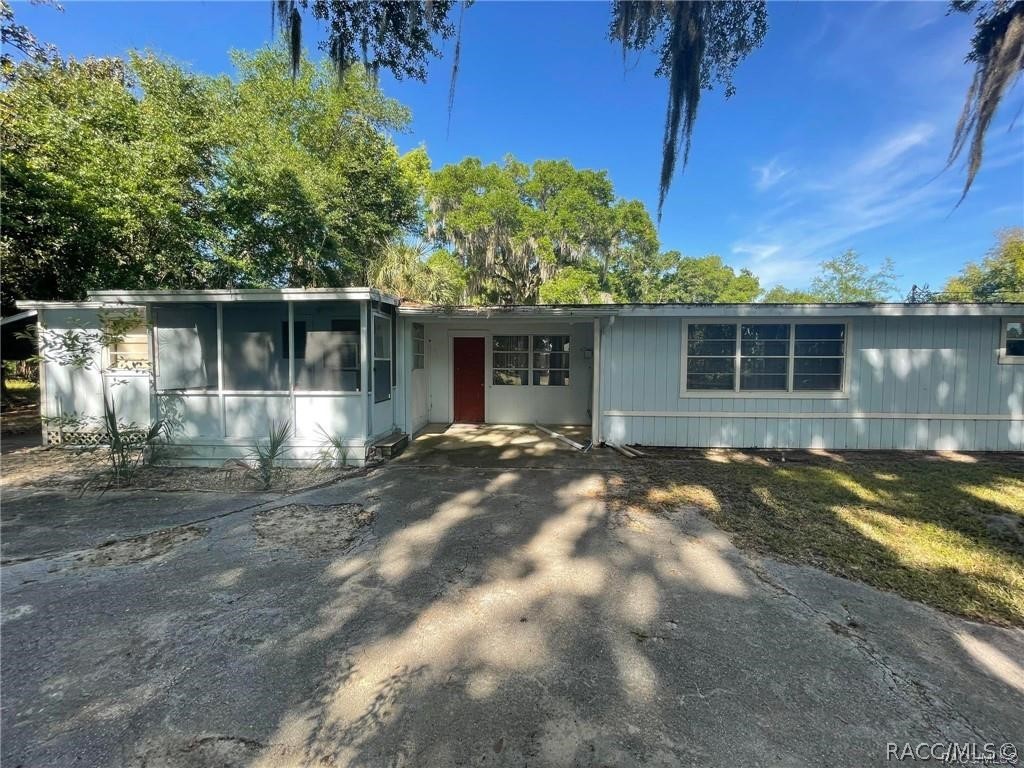 120 NW Magnolia Circle — photo