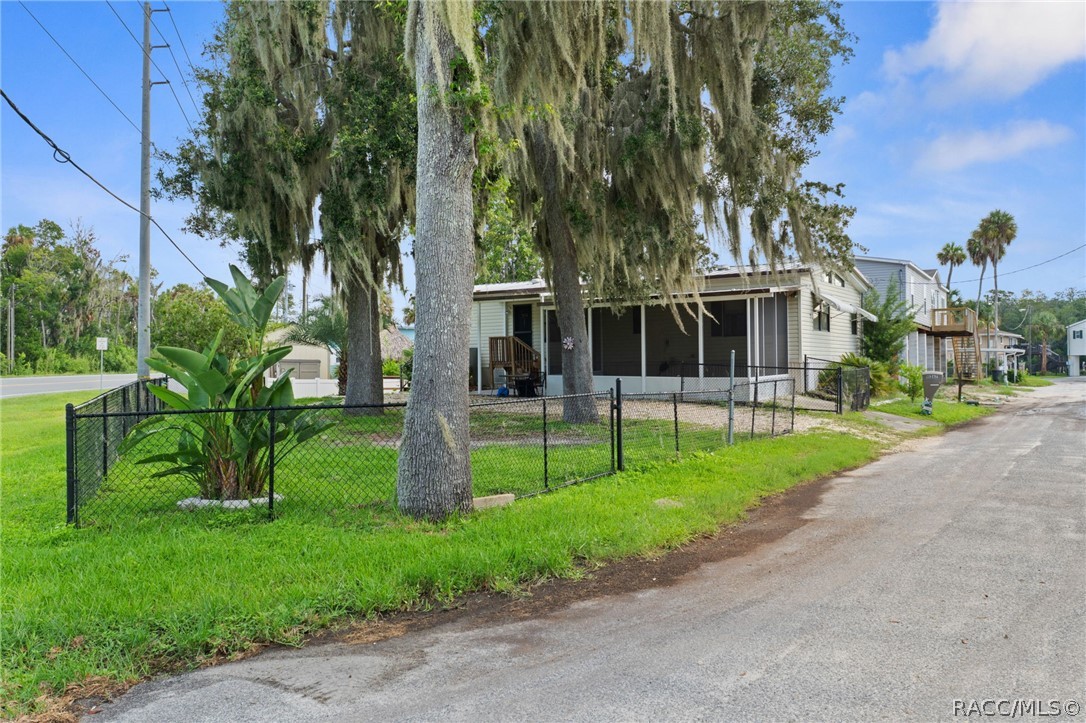 10267 W Hadley Court — photo