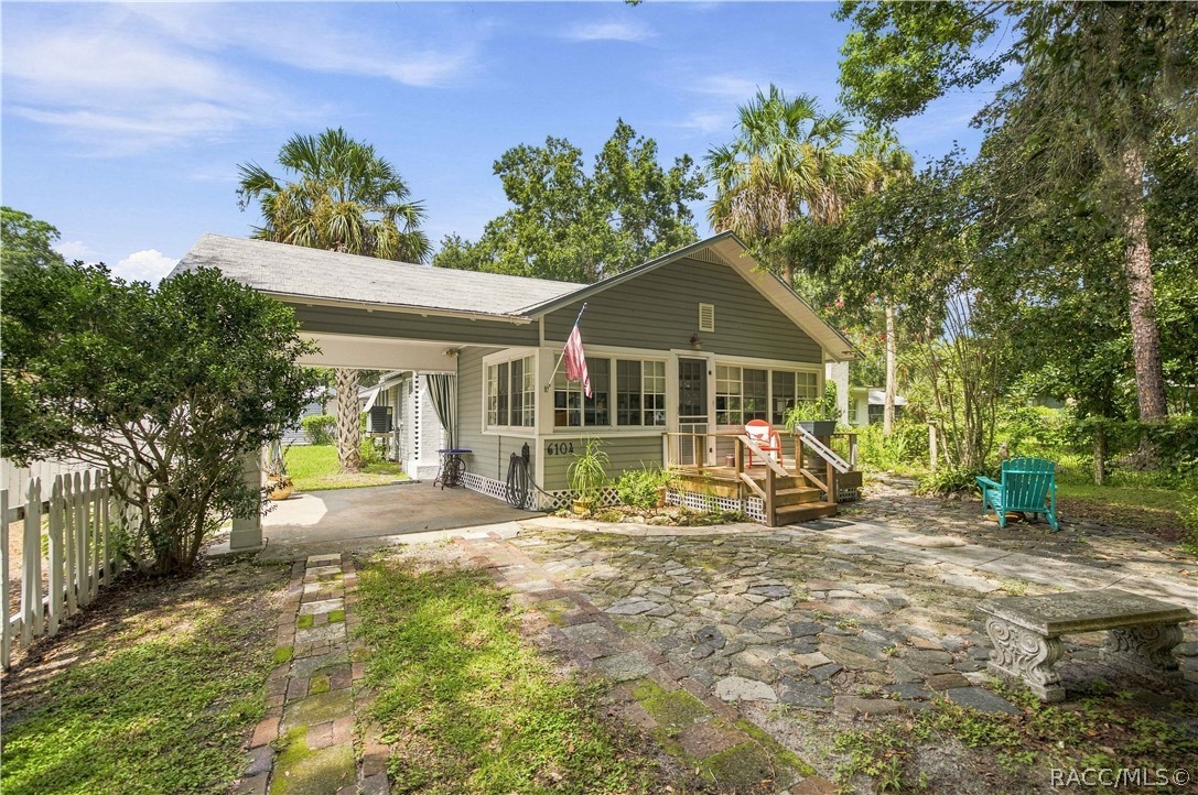 6104 Riverside Drive — photo