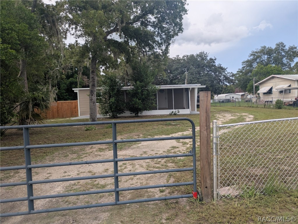 7311 W Brady Lane — photo