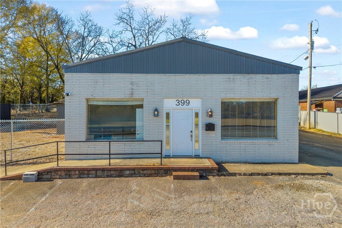 399 Elm Street — photo