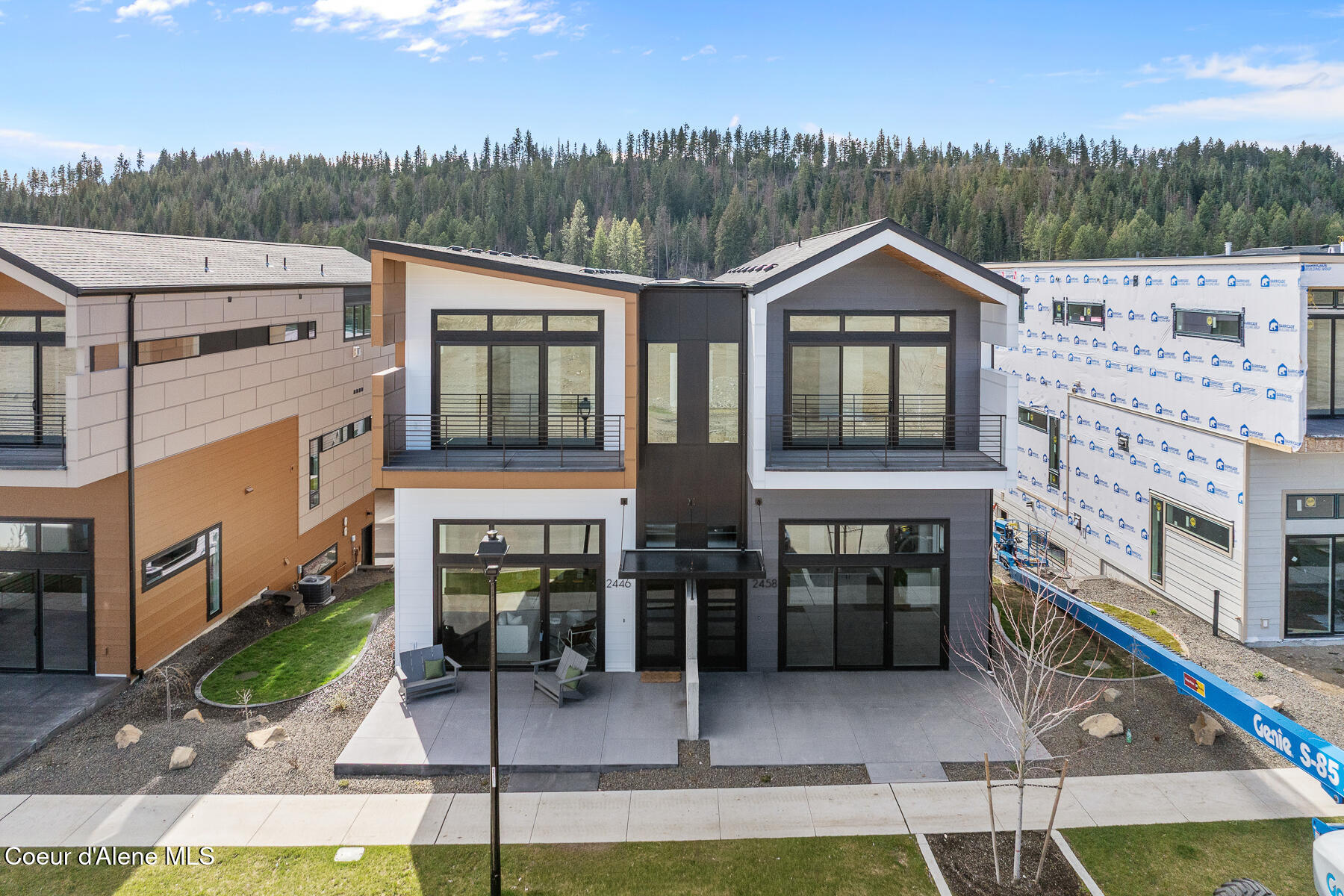 2446 W Lumber Lane — photo