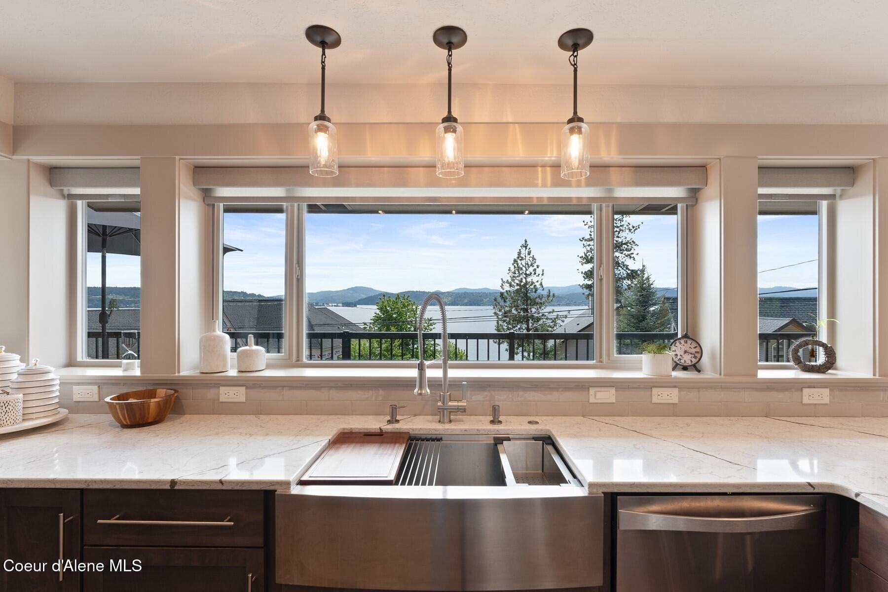 2406 S Silver Beach Rd — photo