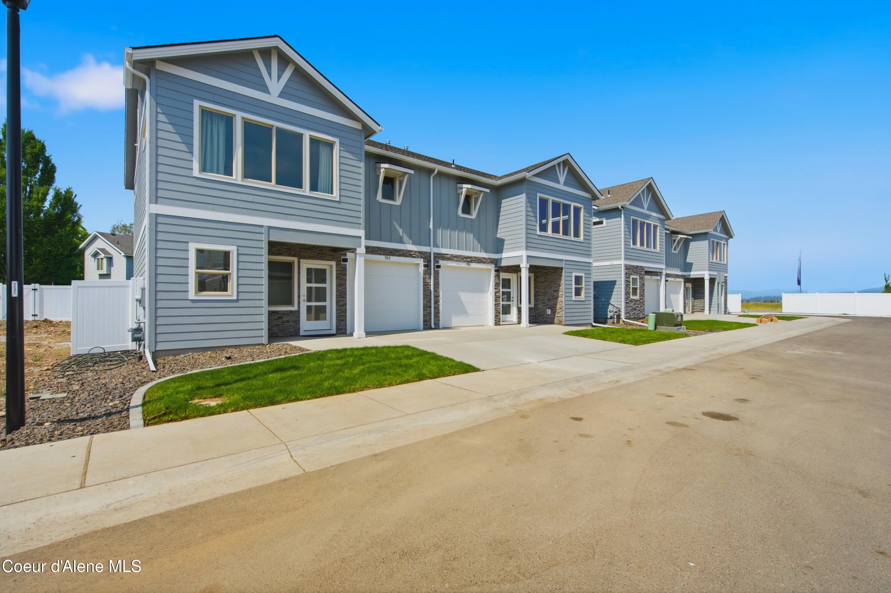 673 N Galbraith Lp, Post Falls, ID 83854 — photo 2