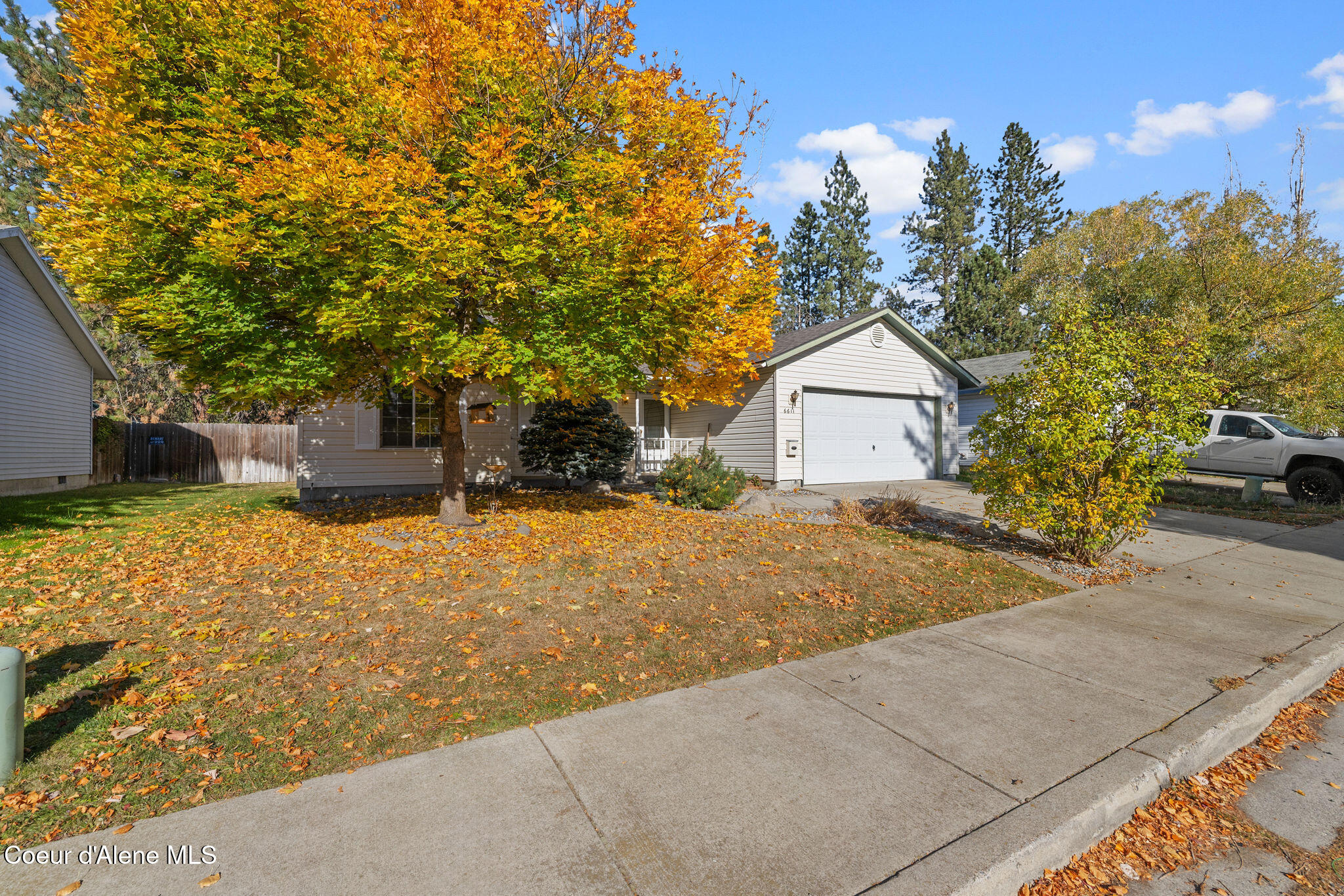 6611 W Basswood Dr — photo