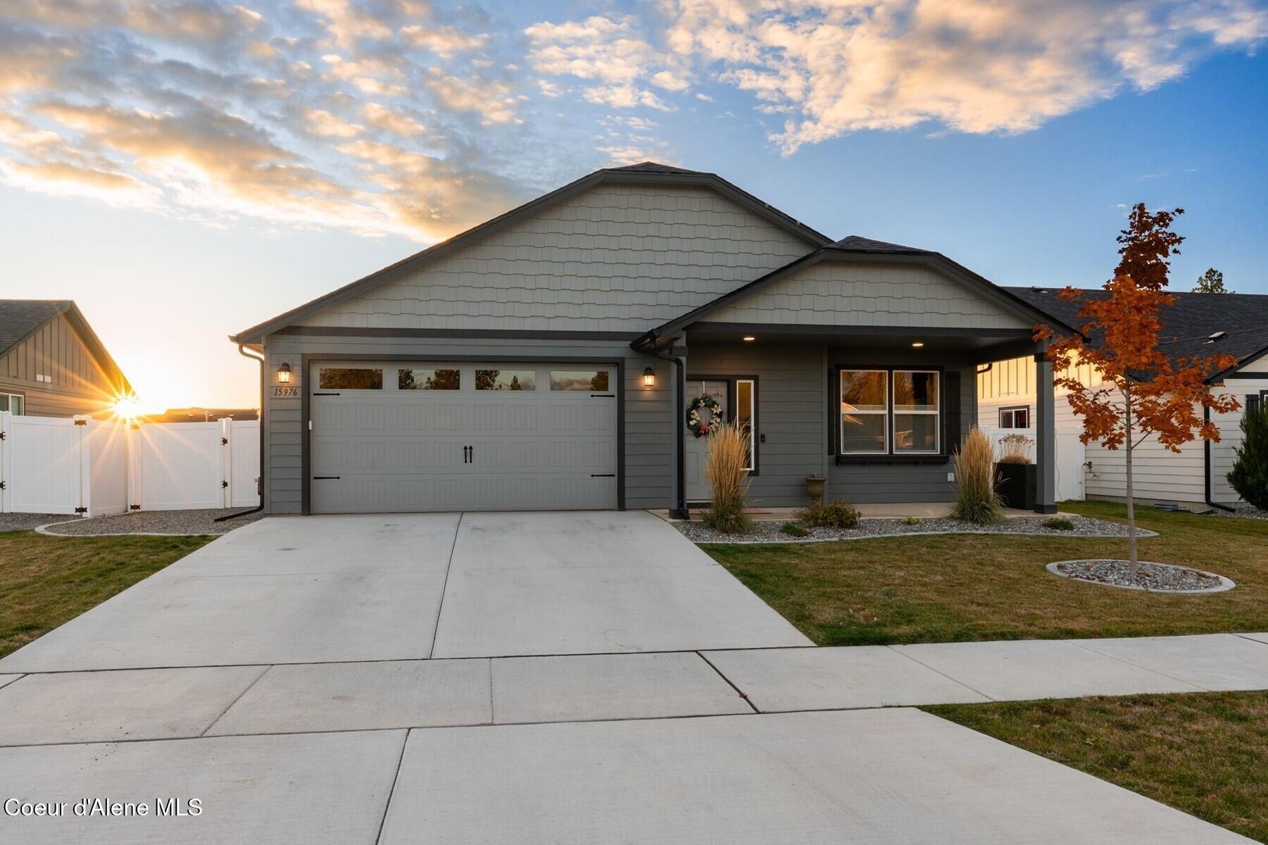 15976 N Hadley Loop — photo