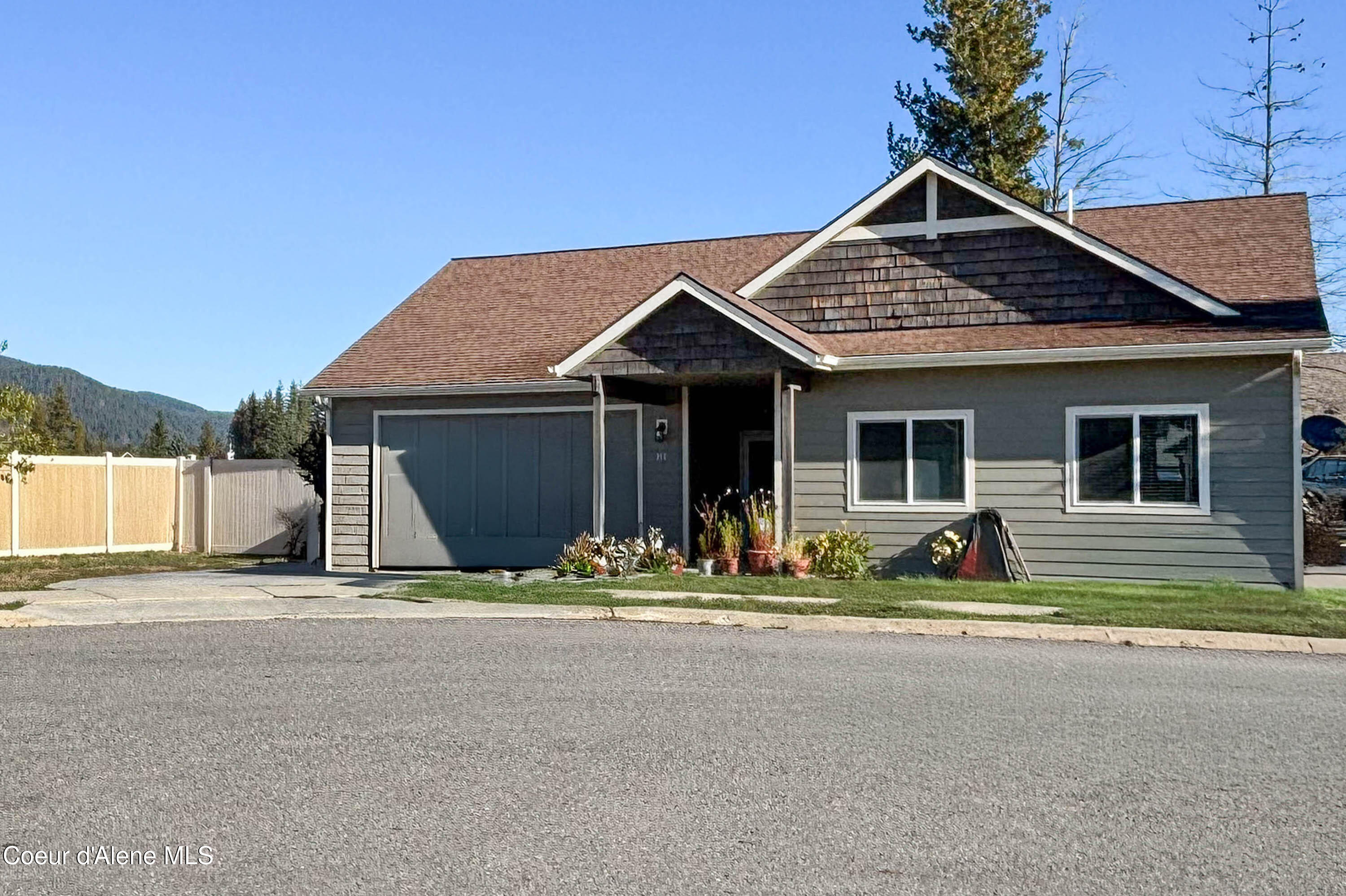 318 Creekview Ct — photo