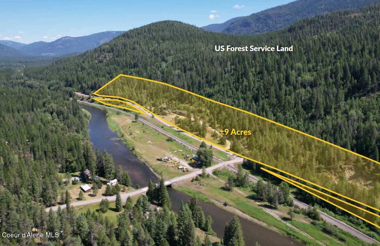 2673 Moyie River Rd — photo