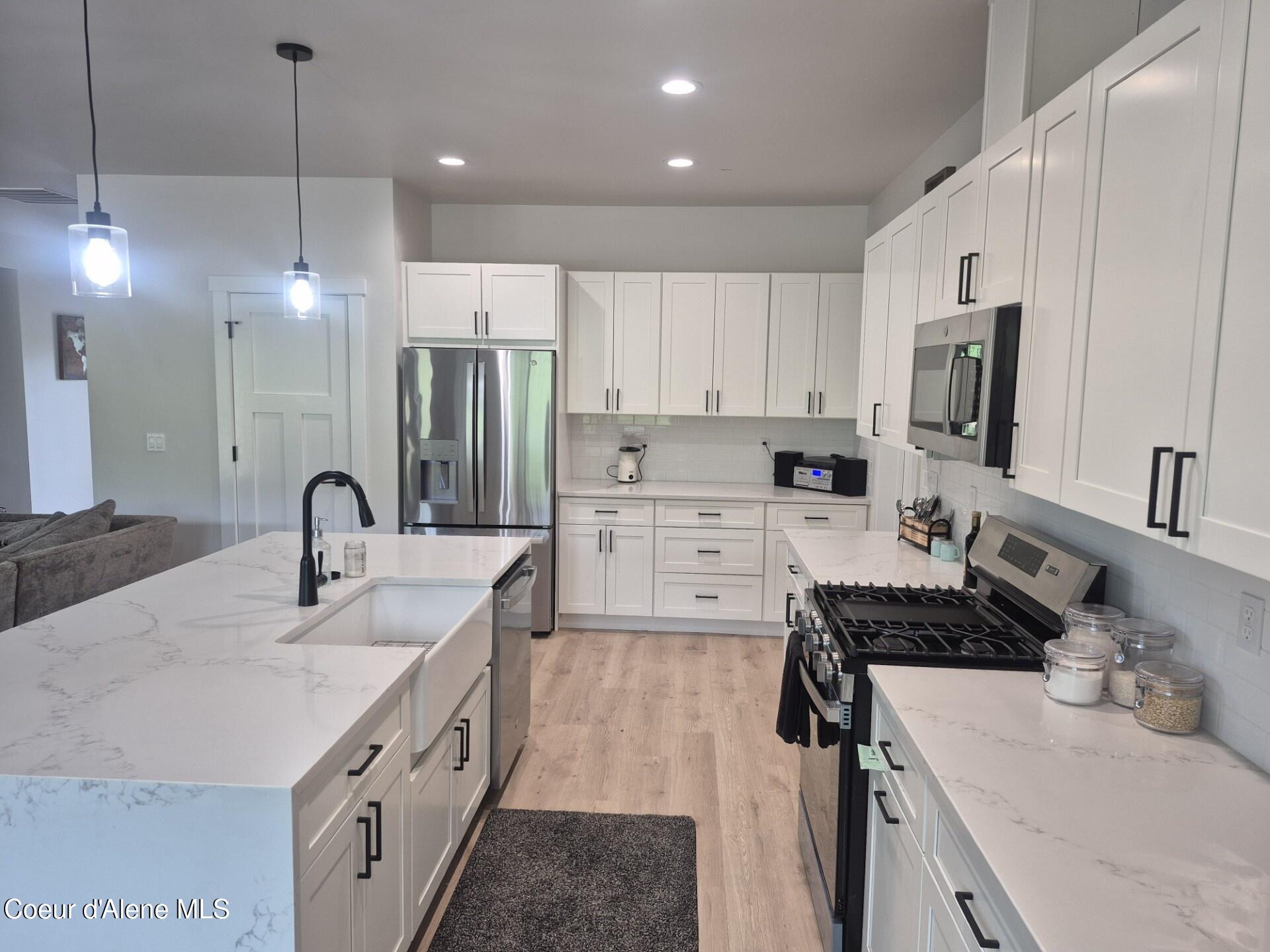 1047 Merideth Rd — photo