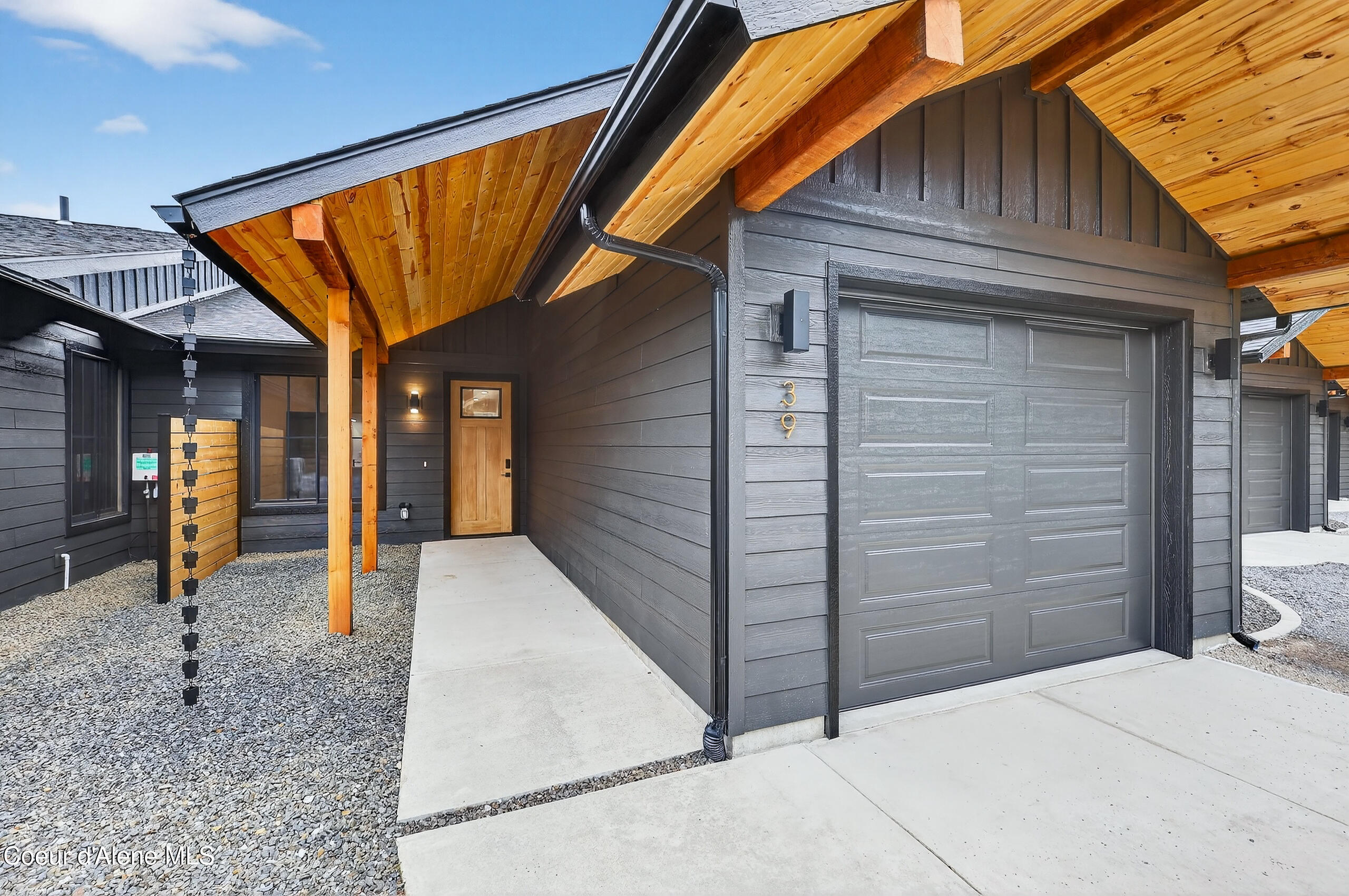 27 Rebecca Ln — photo