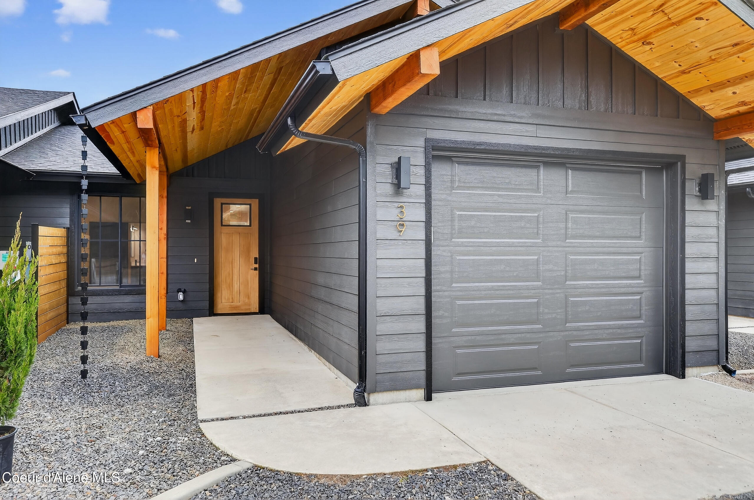 33 Rebecca Ln — photo