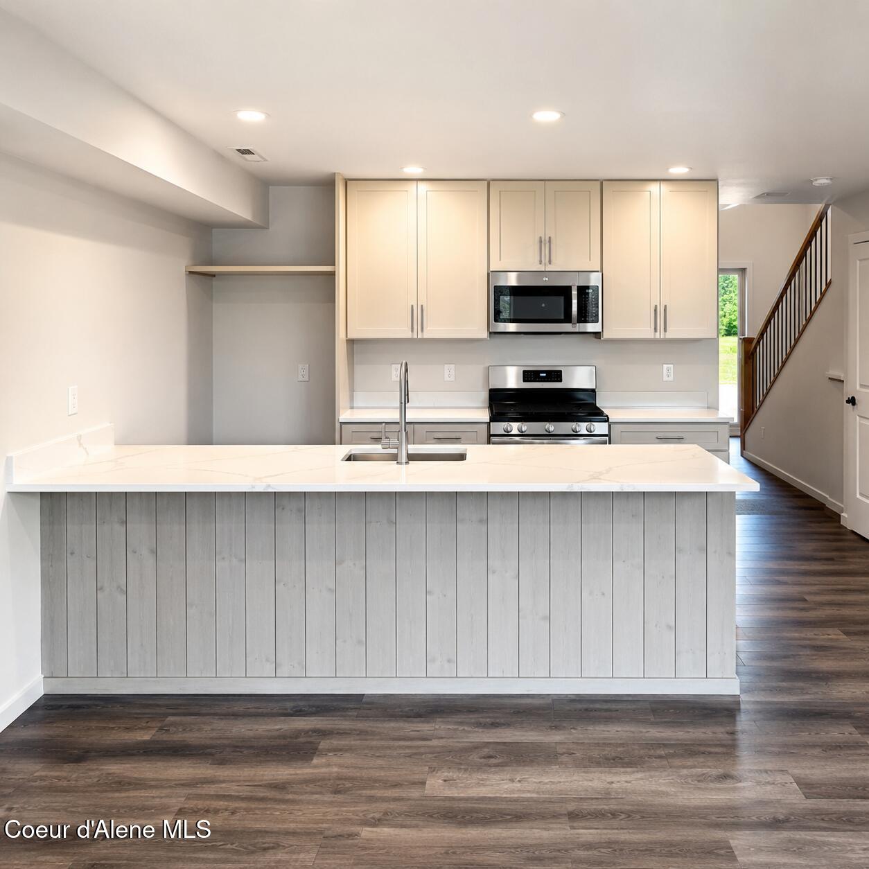 9830 N Laylin Circle — photo