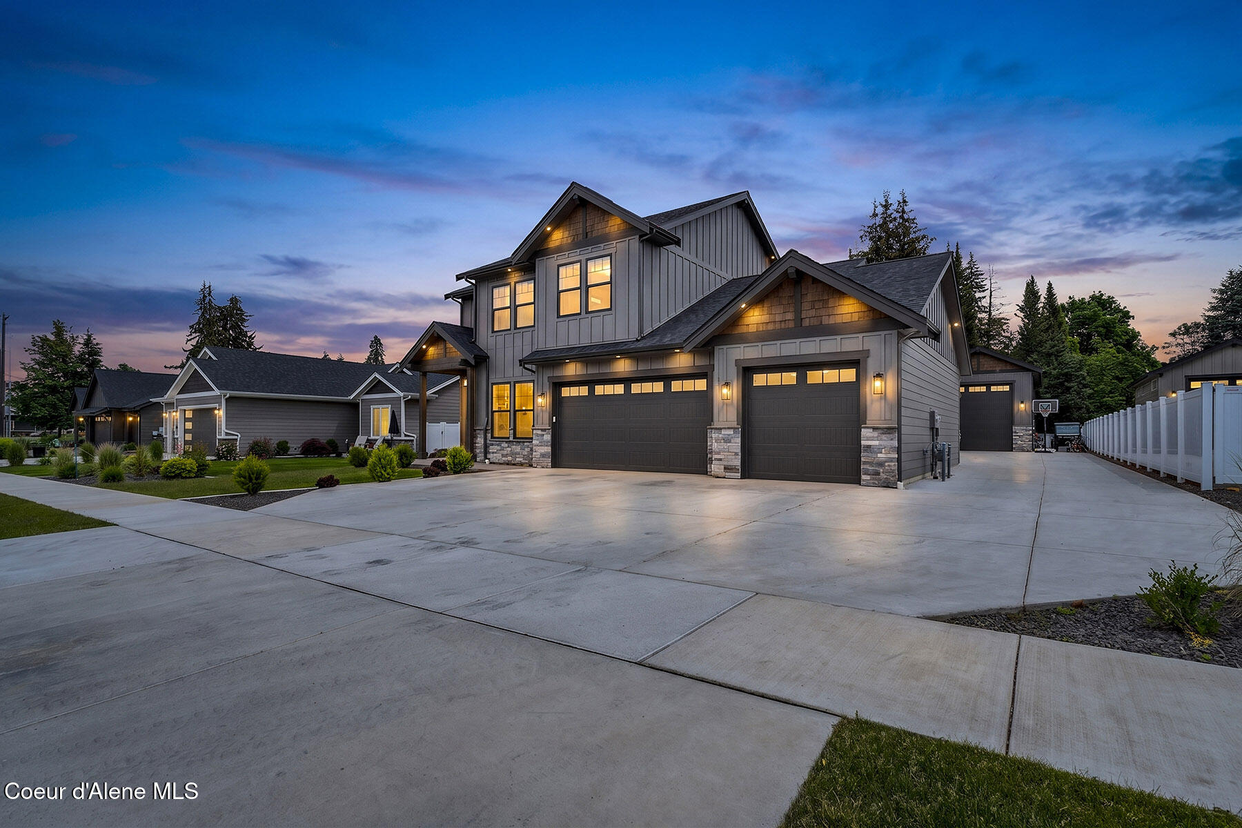 9116 N Raintree Ln — photo