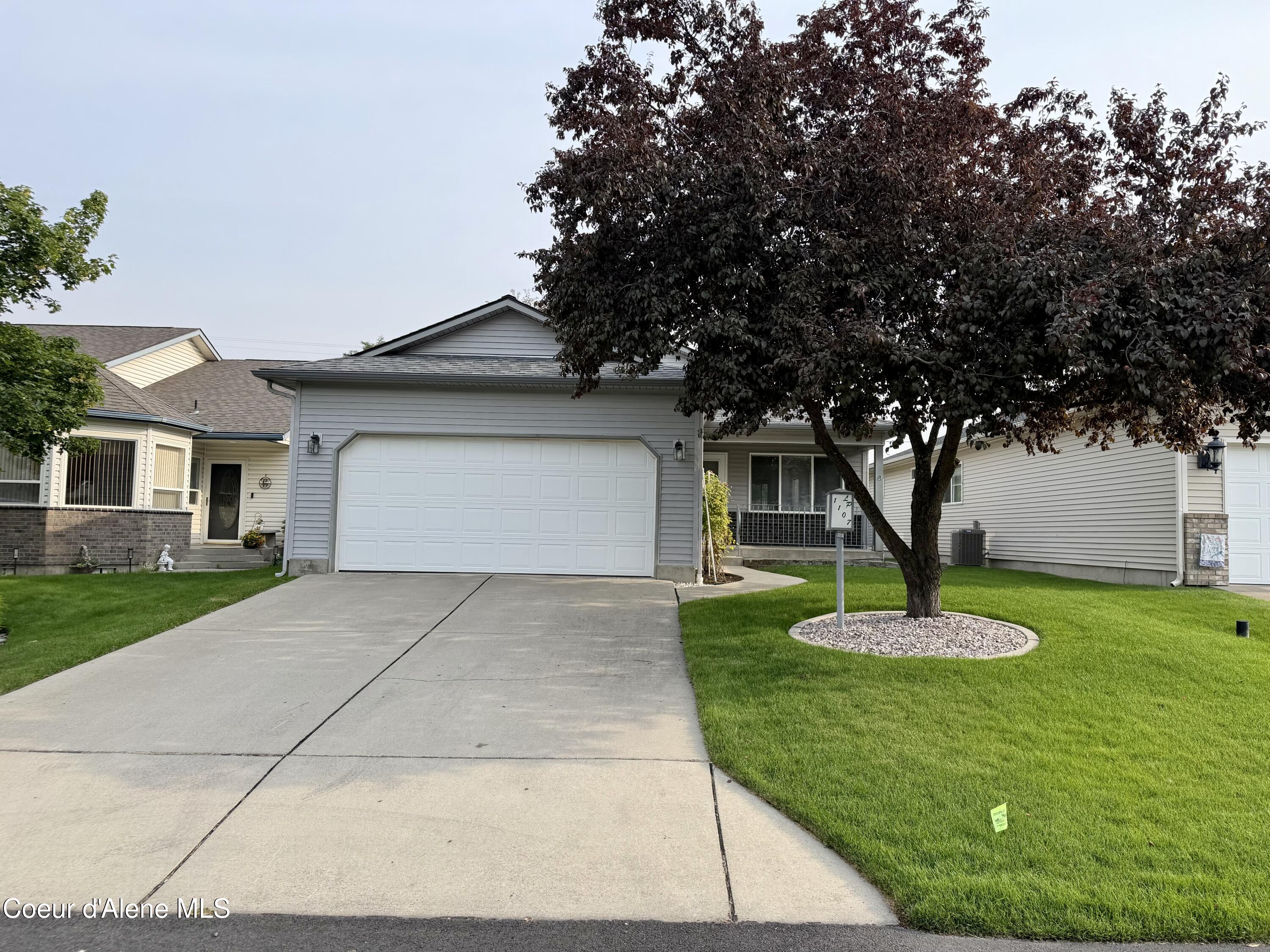 1107 W Woodlawn Dr — photo